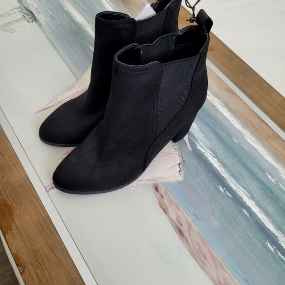 Boots - Picture 1 of 3